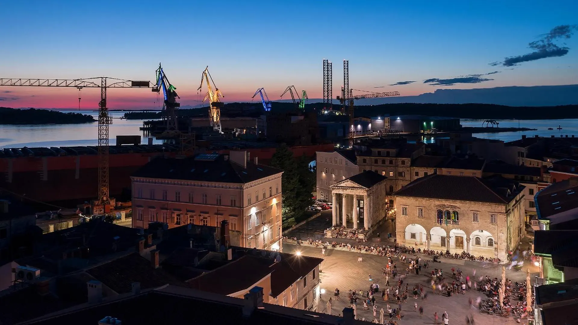Arta Apartment City Center II - With Private Parking Pula