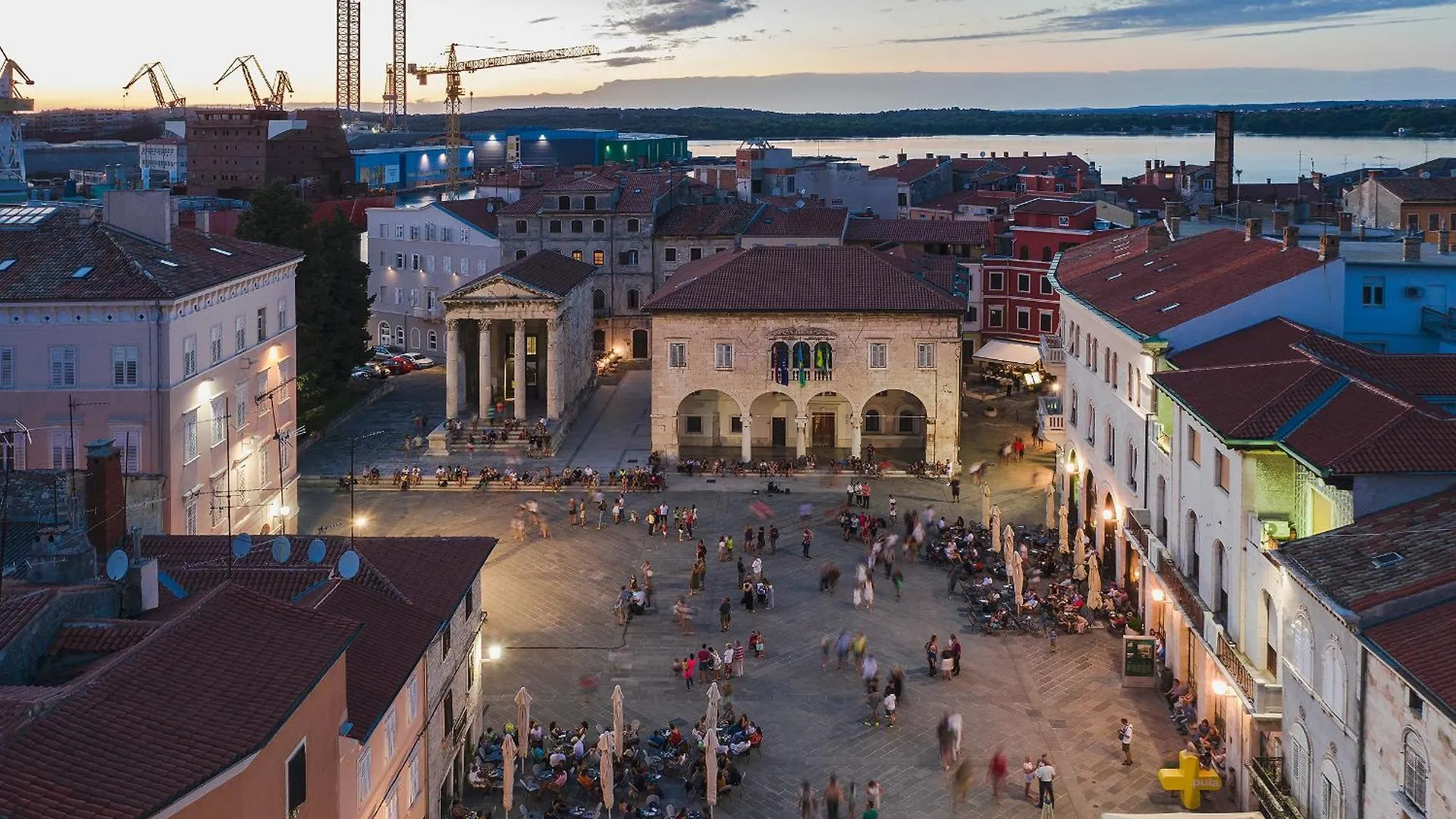 Arta Apartment City Center II - With Private Parking Pula