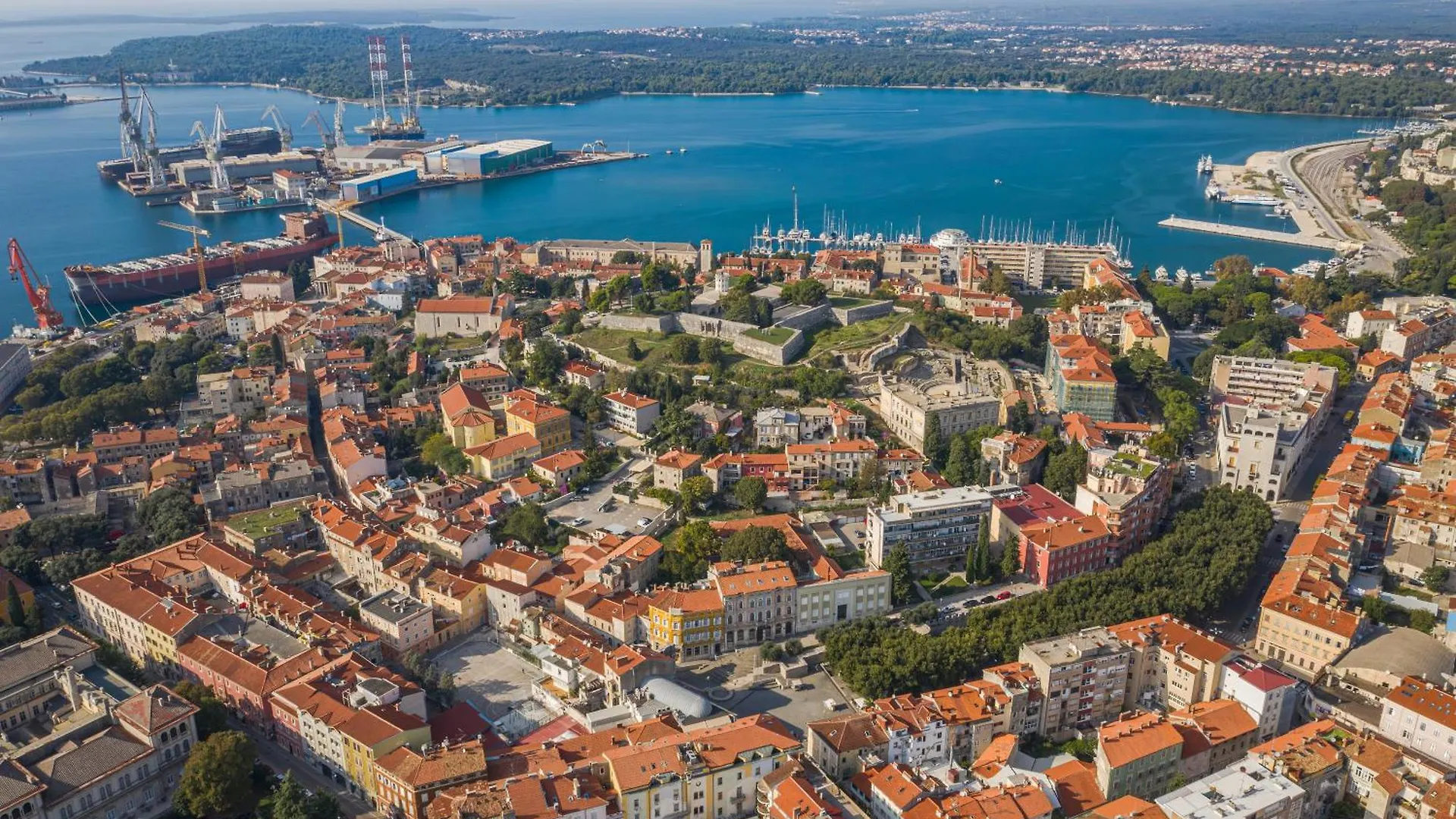 Arta Apartment City Center II - With Private Parking Pula Kroatië